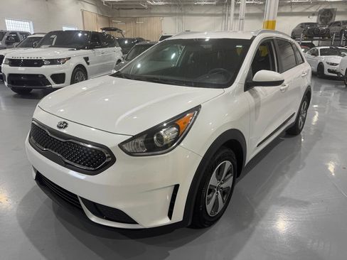 Used 2019 Kia Niro LX image 3
