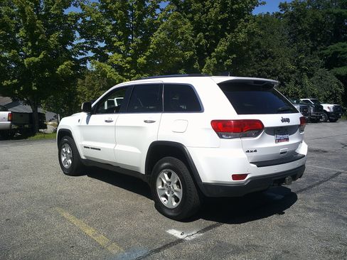 Used 2017 Jeep Grand Cherokee Laredo w/ Quick Order Package 23E AWD/4WD image 6