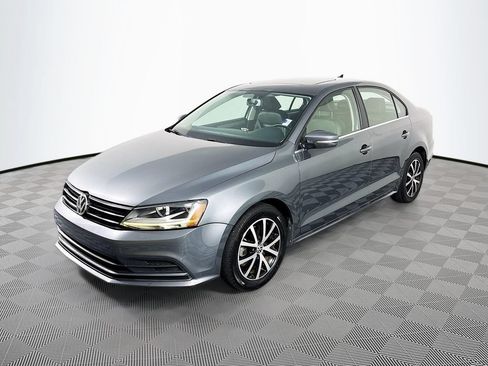 Used 2017 Volkswagen Jetta SE FWD image 3