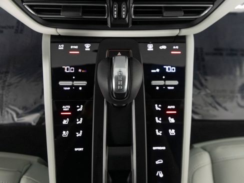 Certified 2026 Porsche Macan AWD/4WD image 28