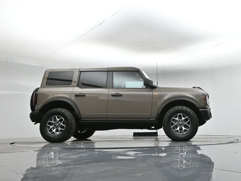 Used 2025 Ford Bronco Badlands image 50