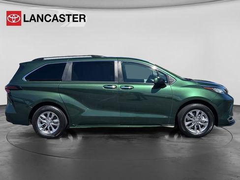 Certified 2023 Toyota Sienna XLE FWD image 8