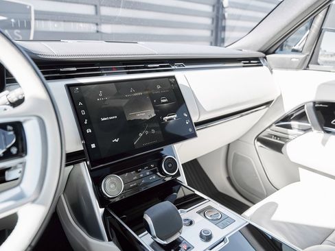 Used 2023 Land Rover Range Rover SE image 59