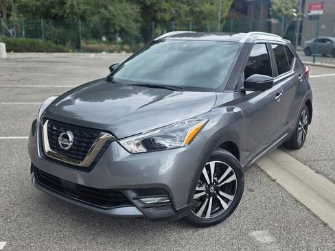 Used 2020 Nissan Kicks SR w/ SR Premium Package FWD image 35