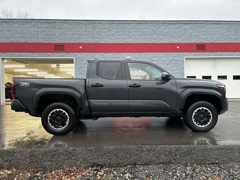 Used 2024 Toyota Tacoma TRD Off-Road image 2