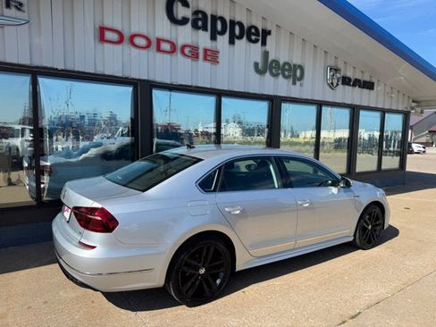Used 2017 Volkswagen Passat 1.8T R-Line FWD image 3