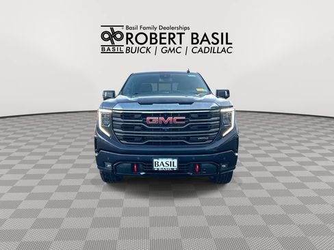 Used 2023 GMC Sierra 1500 AT4 w/ AT4 Preferred Package AWD/4WD image 3