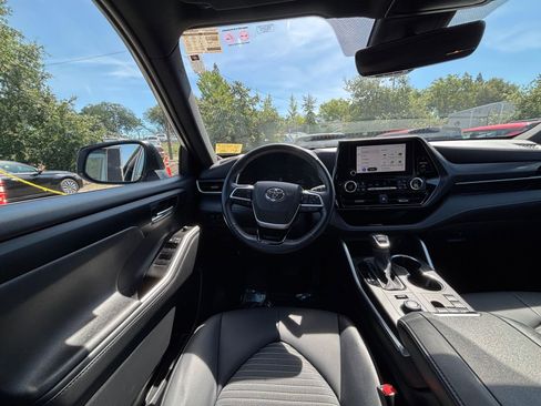 Used 2025 Toyota Highlander XSE AWD/4WD image 38