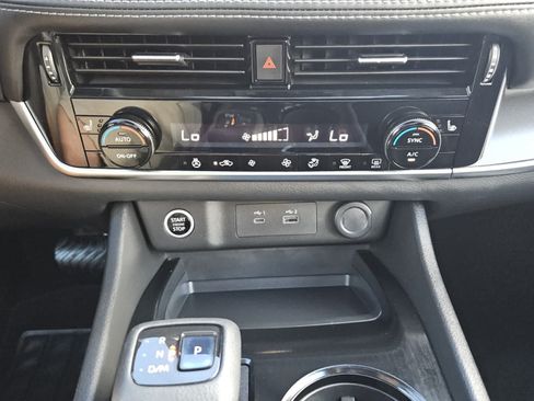 Used 2021 Nissan Rogue SV w/ Premium Package FWD image 10