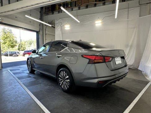 Used 2023 Nissan Altima 2.5 SV image 3