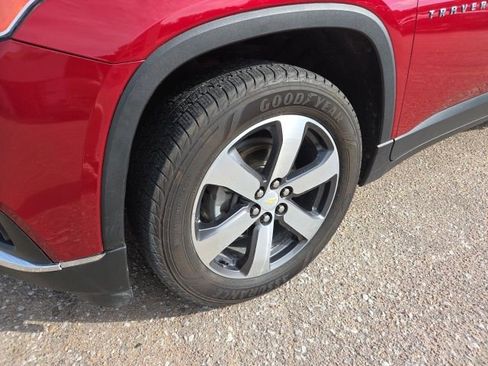 Used 2019 Chevrolet Traverse LT w/ LT Premium Package image 17