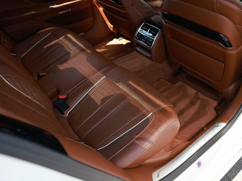 Used 2018 BMW 740e xDrive AWD/4WD image 12