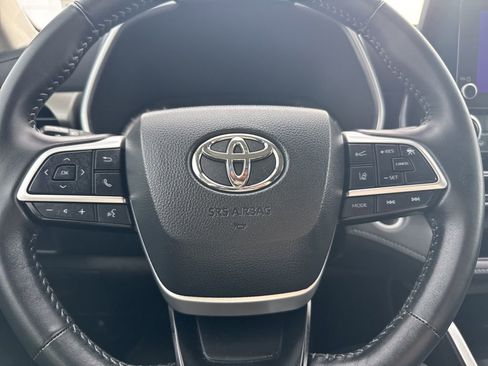 Used 2024 Toyota Highlander XLE image 20