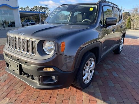 Used 2018 Jeep Renegade Latitude image 1
