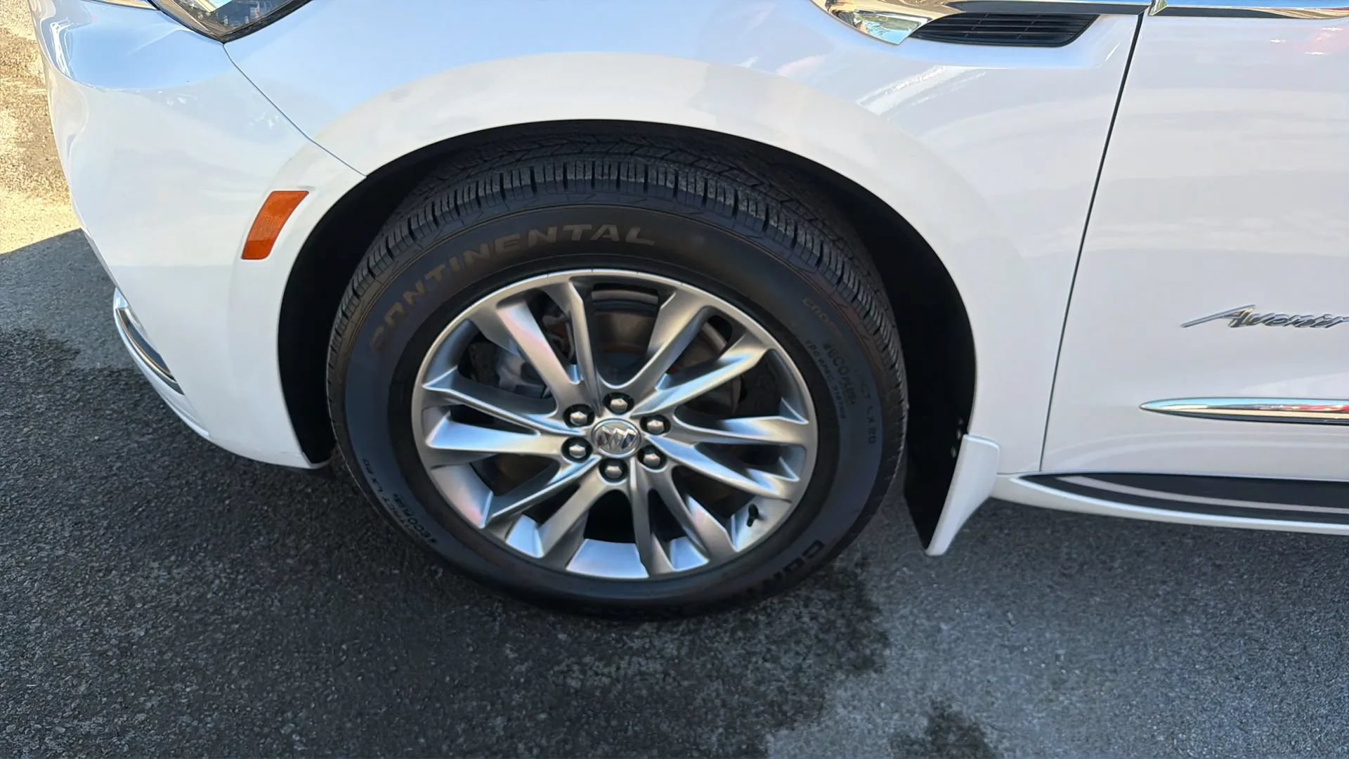 Used 2023 Buick Enclave Avenir w/ Avenir Technology Package AWD/4WD image 40