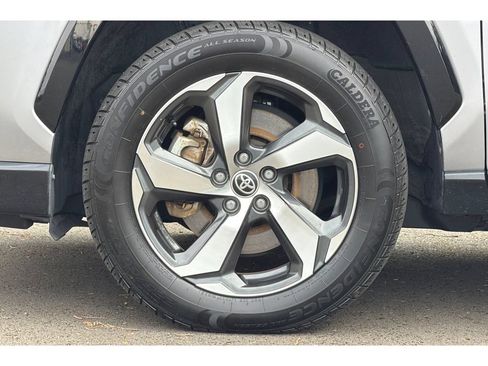 Used 2022 Toyota RAV4 SE w/ Weather & Moonroof Package AWD/4WD image 25
