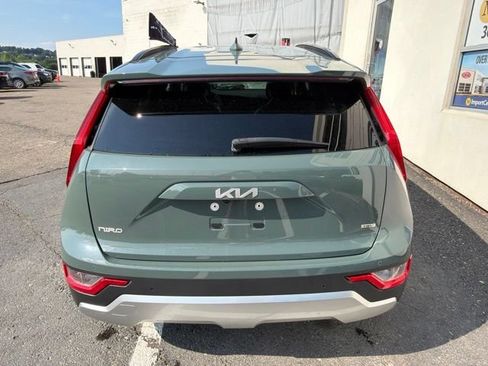 Certified 2023 Kia Niro EX FWD image 4