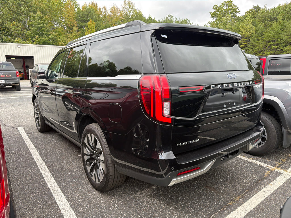 Used 2026 Ford Expedition Platinum w/ Driver's Package AWD/4WD image 4