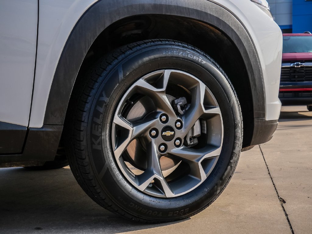 Used 2024 Chevrolet Trax LT w/ Driver Confidence Package FWD image 9