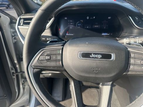 Used 2024 Jeep Grand Cherokee Altitude image 21