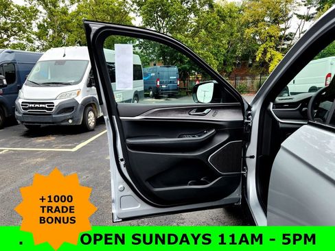 New 2025 Jeep Grand Cherokee Limited w/ Black Appearance Package image 11