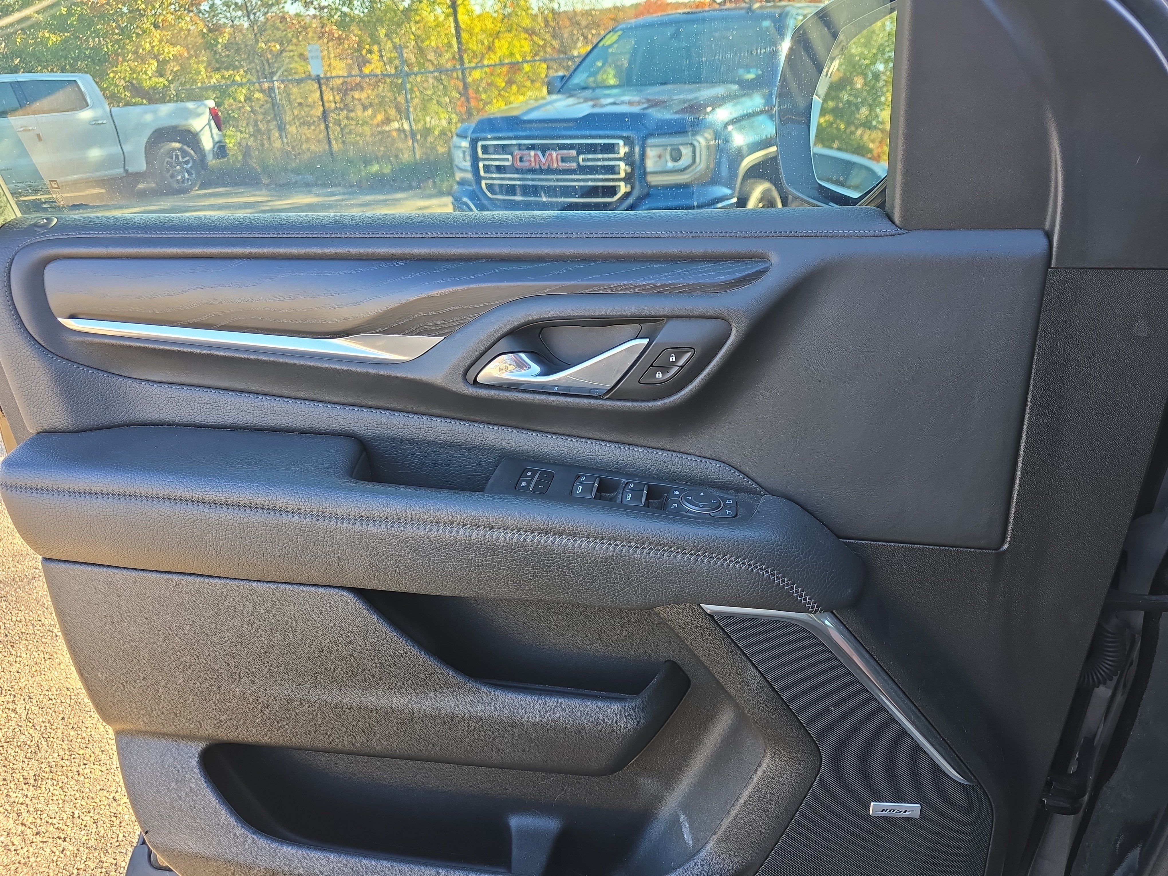 Used 2021 GMC Yukon XL Denali w/ Denali Premium Package AWD/4WD image 19