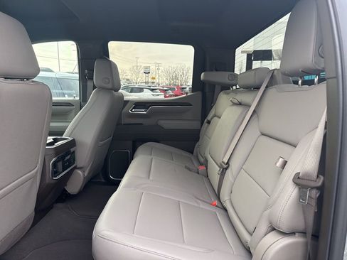 Used 2025 GMC Sierra 1500 SLT image 12