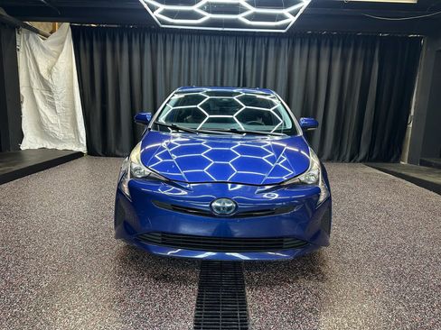 Used 2016 Toyota Prius Four w/ Advanced Technology Package FWD image 2