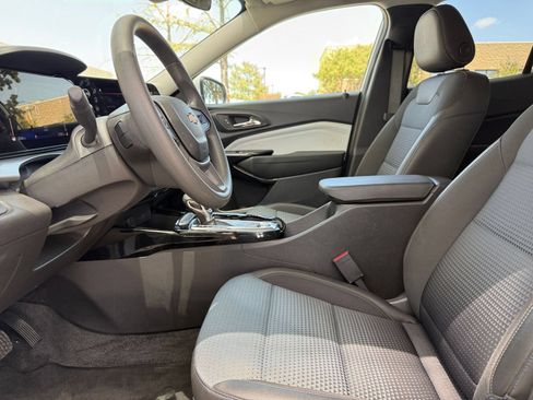 Used 2025 Chevrolet Trax LT FWD image 27