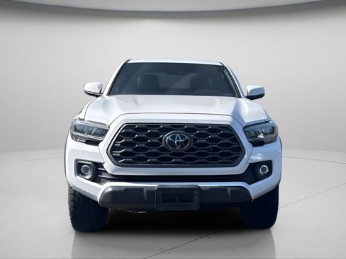 Used 2021 Toyota Tacoma TRD Off-Road w/ Technology Package AWD/4WD image 11