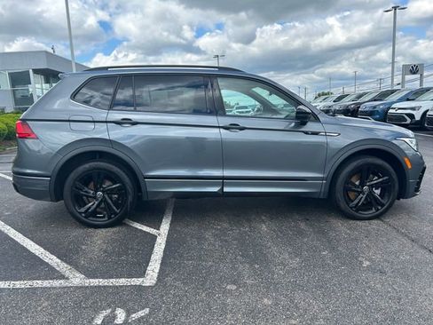 Certified 2023 Volkswagen Tiguan SE R-Line FWD image 8