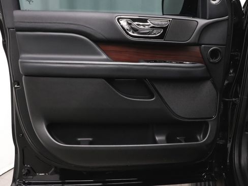 Used 2023 Lincoln Navigator L Reserve image 12