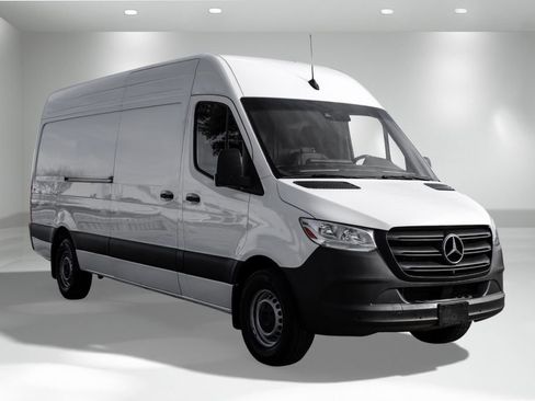 Used 2024 Mercedes-Benz Sprinter 2500 image 5