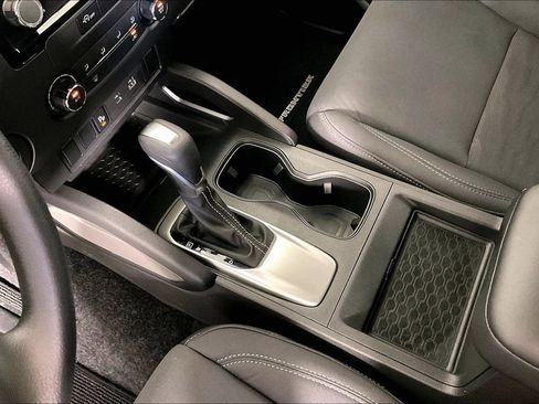 Used 2024 Nissan Frontier SV w/ Technology Package RWD image 18