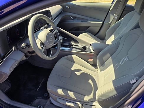 Used 2022 Hyundai Elantra SEL FWD image 11