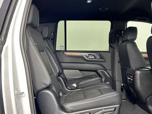 Used 2025 GMC Yukon XL Denali AWD/4WD image 13