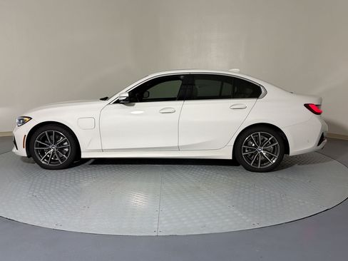 Used 2021 BMW 330e w/ Premium Package RWD image 2