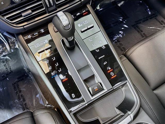Used 2025 Porsche Macan AWD/4WD image 18