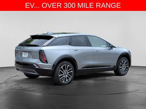 Used 2025 Cadillac Optiq Sport 2 w/ LPO, Floor Liner Package AWD/4WD image 7