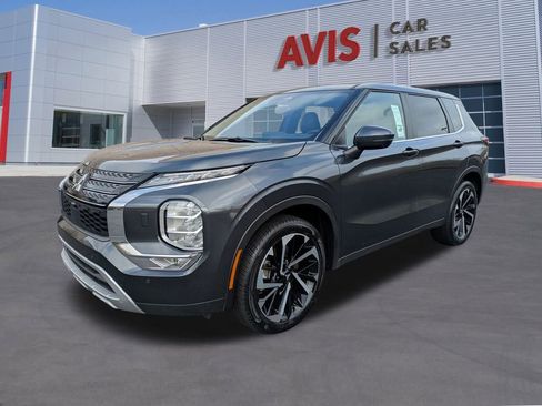 Used 2024 Mitsubishi Outlander SE image 1