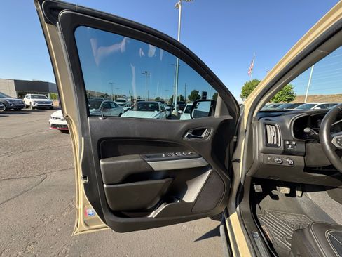 Used 2021 Chevrolet Colorado ZR2 AWD/4WD image 2
