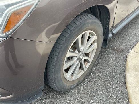 Used 2015 Nissan Pathfinder SV image 7