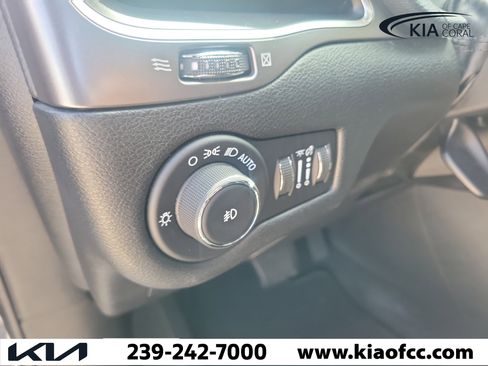 Used 2019 Jeep Cherokee Latitude Plus FWD image 26