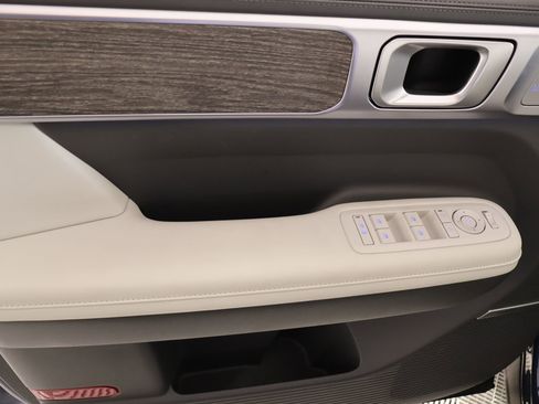 Used 2025 Hyundai Santa Fe Calligraphy image 17