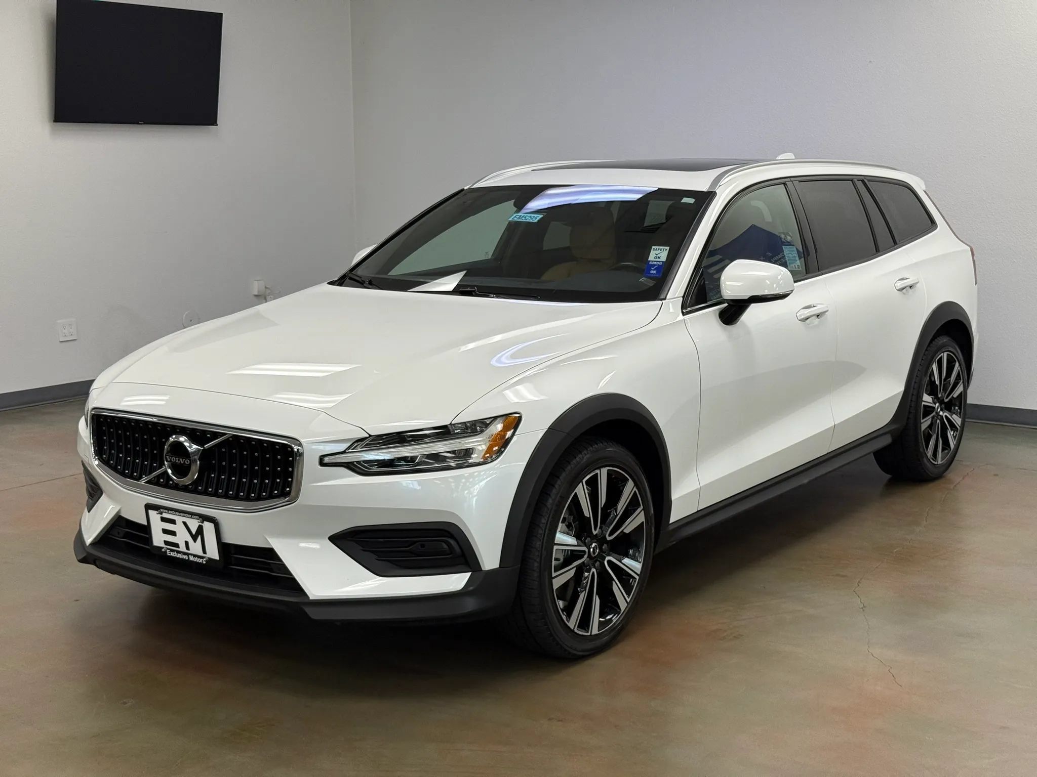 Used 2020 Volvo V60 T5 Cross Country AWD/4WD image 4