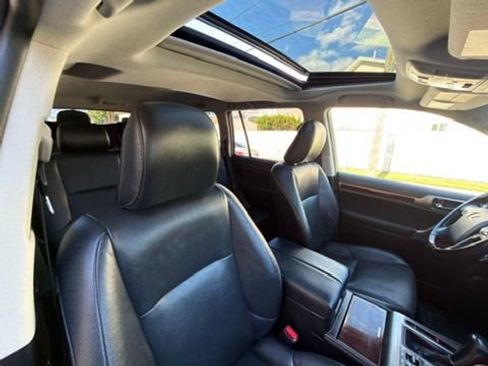 Used 2018 Lexus GX 460 Premium w/ Premium Package AWD/4WD image 32