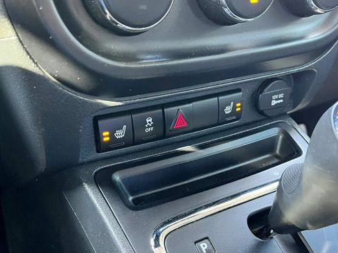 Used 2015 Jeep Patriot High Altitude FWD image 13