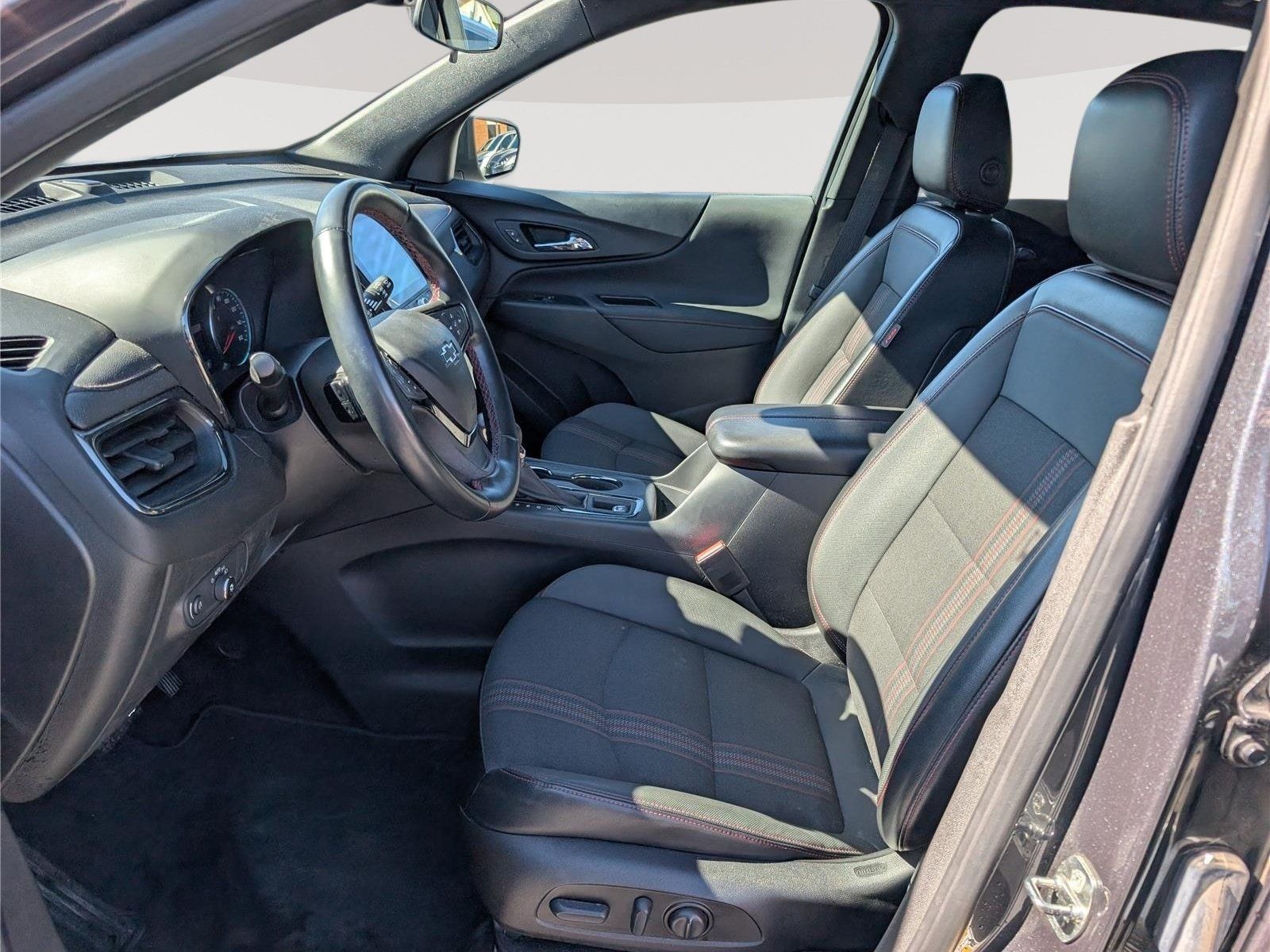 Used 2023 Chevrolet Equinox RS AWD/4WD image 16