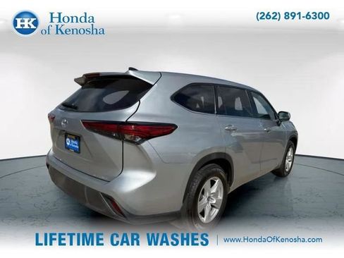 Used 2022 Toyota Highlander LE image 7