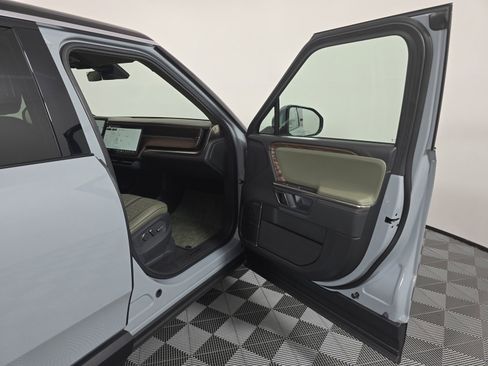 Used 2022 Rivian R1S Launch Edition AWD/4WD image 18